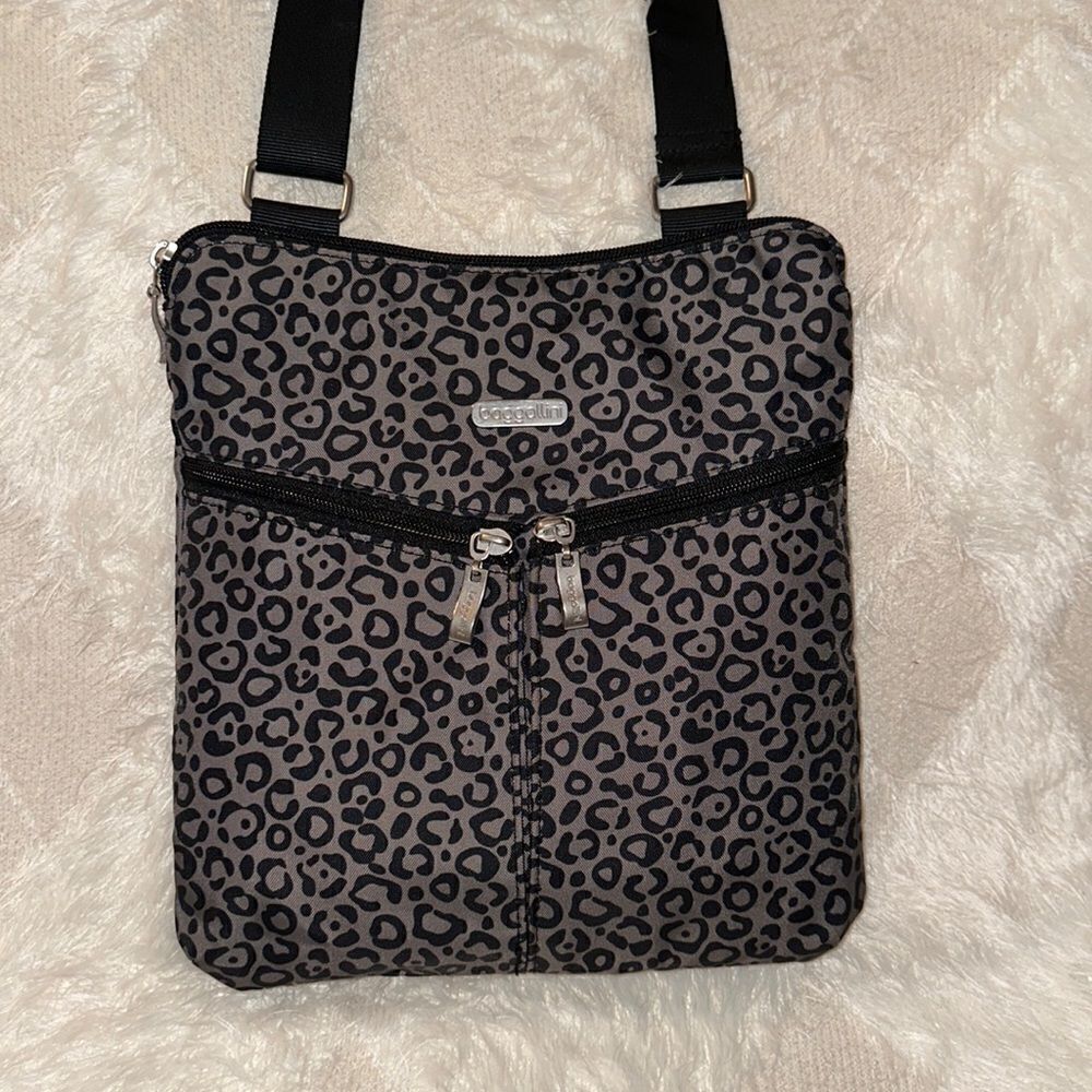 baggallini Gray Black Animal Print Polyester Travel Bag